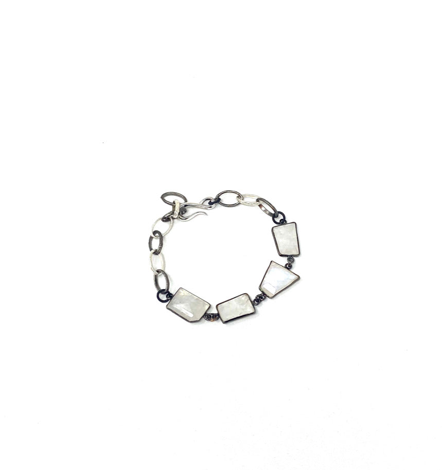 Single Strand Inset Stone Bracelet